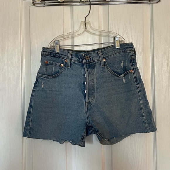 Levi’s 501 Shorts - Picture 6 of 7